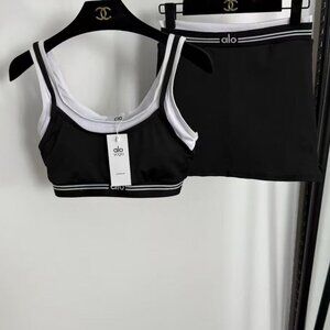 Alo Yoga Black and White Color Block Two-Piece Fitness Set, Size S
